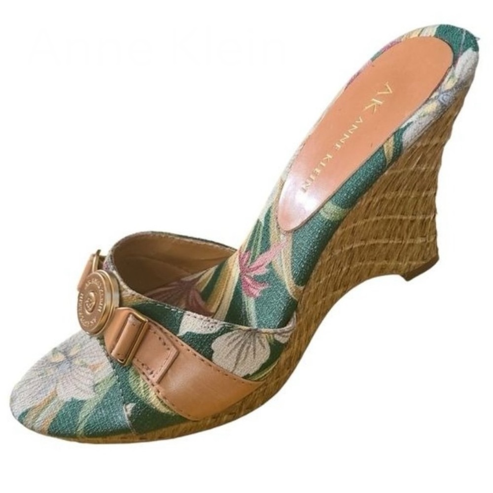 AK Anne Klein Size 8.5 Hagan 3.5+ Inch Wedge Heel Shoes